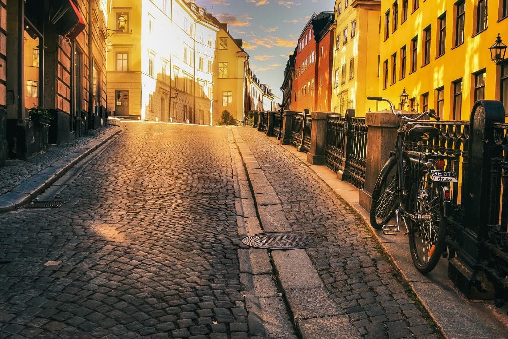 Solbelyst gränd i Stockholm